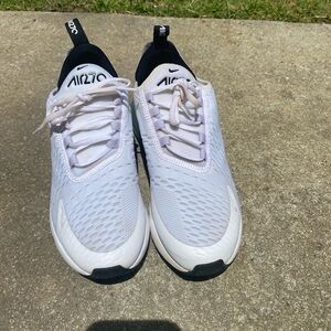 NIKE AIR 270